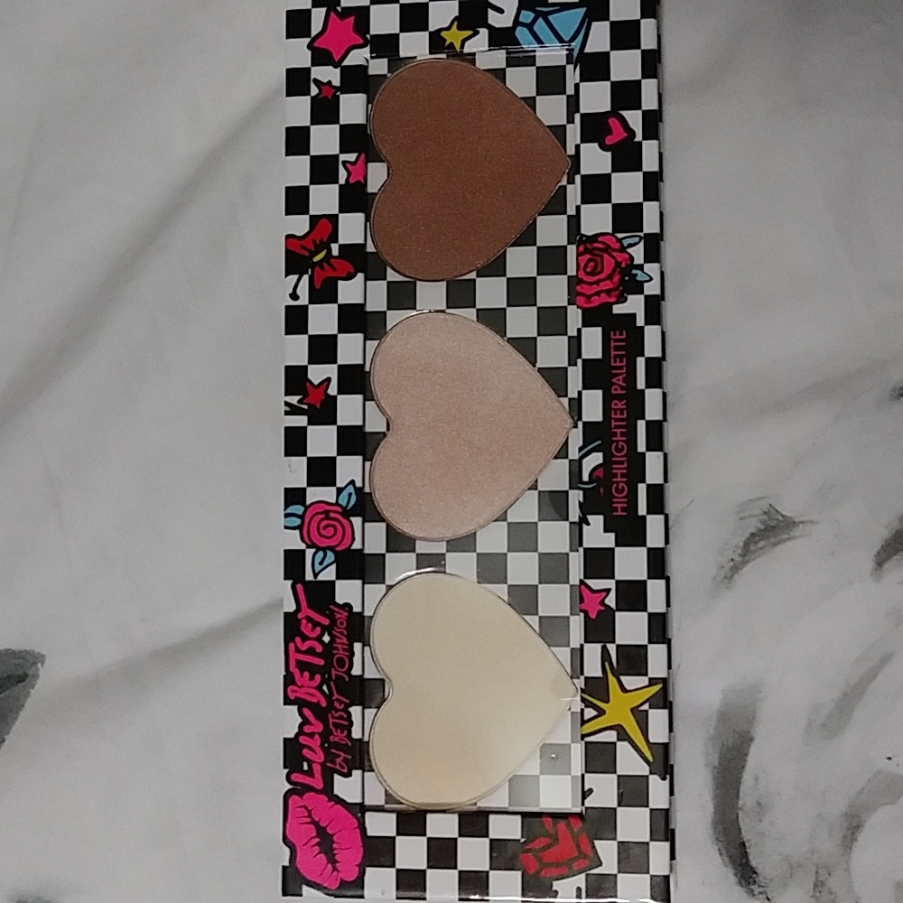 Betsey Johnson highlighter palette